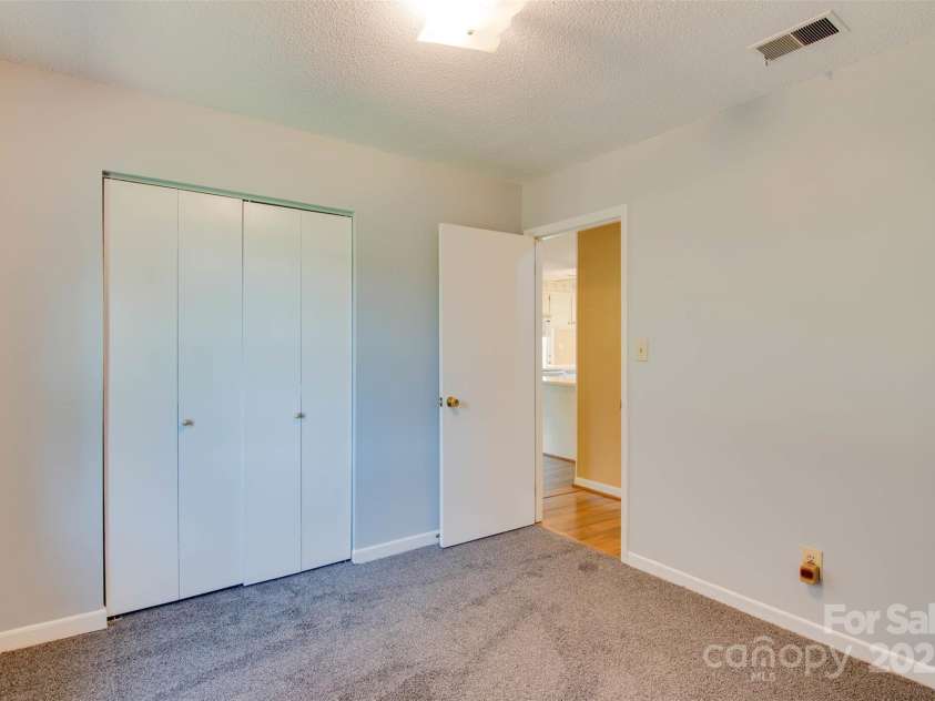 904 Sunbeam Drive, Lincolnton, NC 28092.  MLS# CAR4243214, YatesRealty ID 20313. 