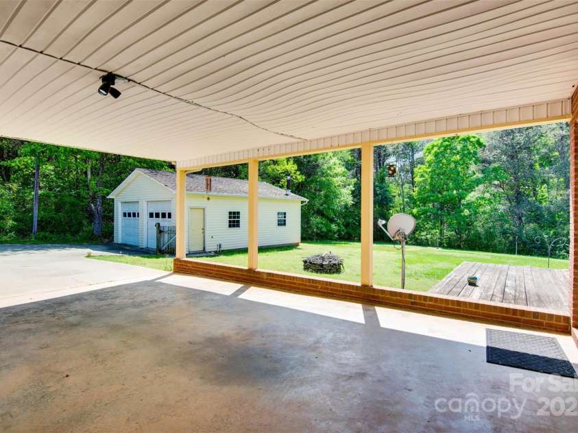 904 Sunbeam Drive, Lincolnton, NC 28092.  MLS# CAR4243214, YatesRealty ID 20313. 