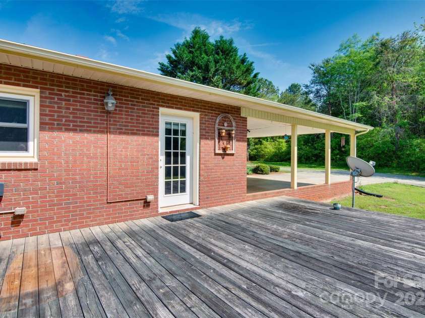 904 Sunbeam Drive, Lincolnton, NC 28092.  MLS# CAR4243214, YatesRealty ID 20313. 
