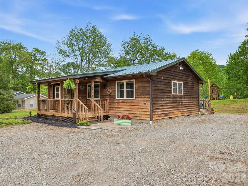 3 Mos Way, Candler, NC 28715.  MLS# CAR4378234, YatesRealty ID 20314. 