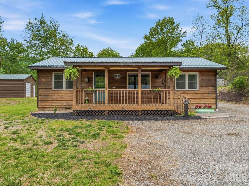 3 Mos Way, Candler, NC 28715.  MLS# CAR4378234, YatesRealty ID 20314. 