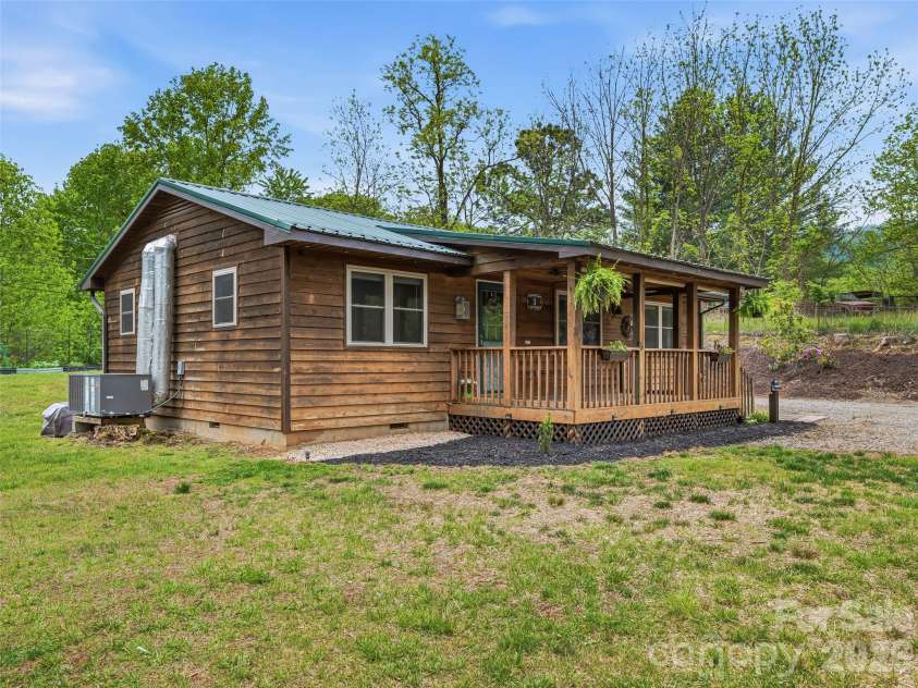3 Mos Way, Candler, NC 28715.  MLS# CAR4378234, YatesRealty ID 20314. 