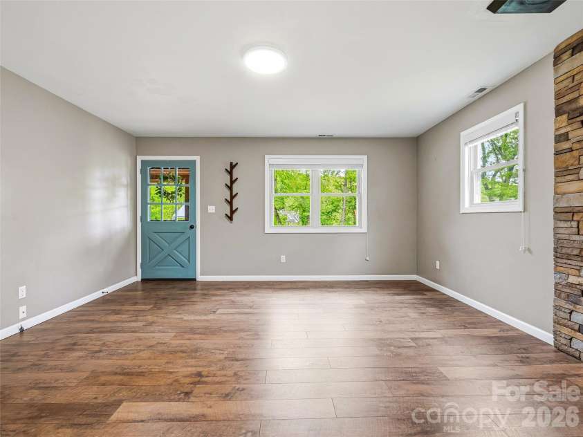 3 Mos Way, Candler, NC 28715.  MLS# CAR4378234, YatesRealty ID 20314. 