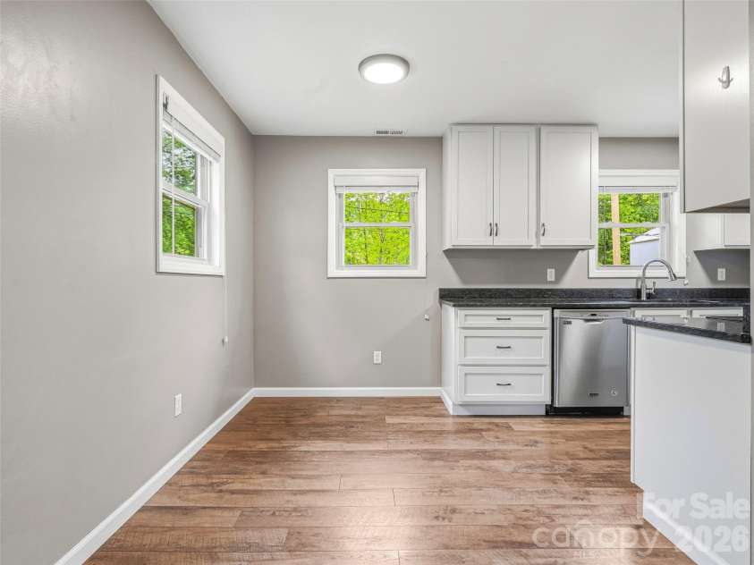 3 Mos Way, Candler, NC 28715.  MLS# CAR4378234, YatesRealty ID 20314. 