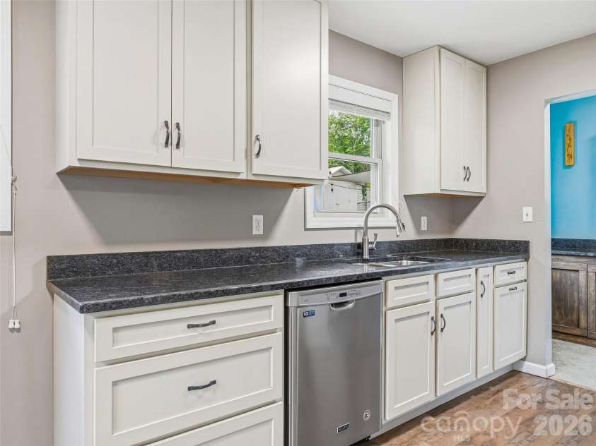 3 Mos Way, Candler, NC 28715.  MLS# CAR4378234, YatesRealty ID 20314. 