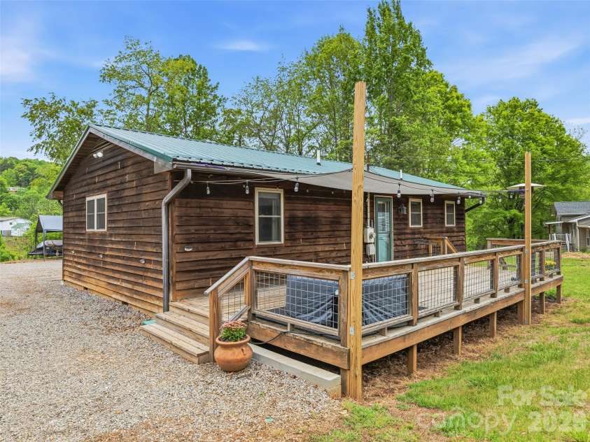 3 Mos Way, Candler, NC 28715.  MLS# CAR4378234, YatesRealty ID 20314. 