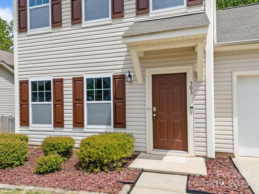 303 Landis Oak Way, Landis, NC 28088.  MLS# CAR4246908, YatesRealty ID 20314. 
