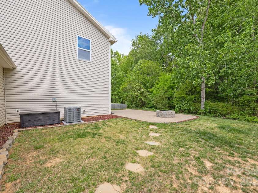 303 Landis Oak Way, Landis, NC 28088.  MLS# CAR4246908, YatesRealty ID 20314. 