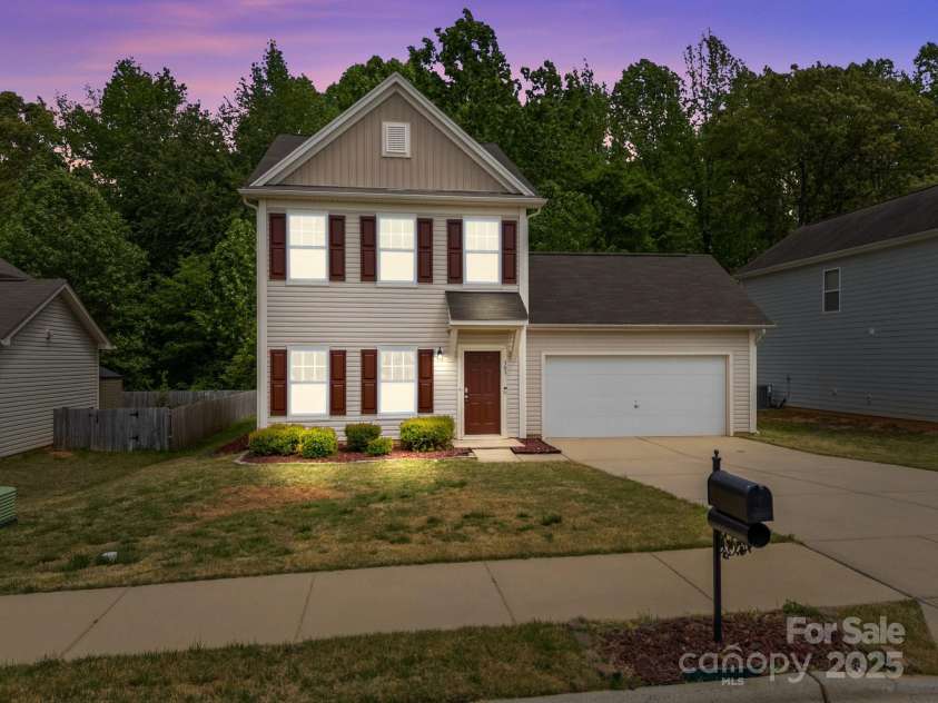 303 Landis Oak Way, Landis, NC 28088.  MLS# CAR4246908, YatesRealty ID 20314. 