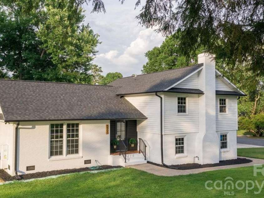 5900 Oakwielde Court, Mint Hill, NC 28227.  MLS# CAR4329157, YatesRealty ID 20315. 