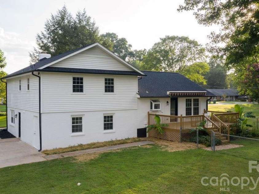 5900 Oakwielde Court, Mint Hill, NC 28227.  MLS# CAR4329157, YatesRealty ID 20315. 