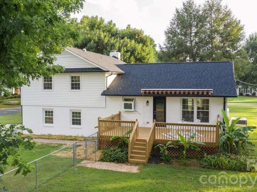 5900 Oakwielde Court, Mint Hill, NC 28227.  MLS# CAR4329157, YatesRealty ID 20315. 