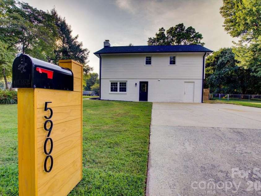 5900 Oakwielde Court, Mint Hill, NC 28227.  MLS# CAR4329157, YatesRealty ID 20315. 