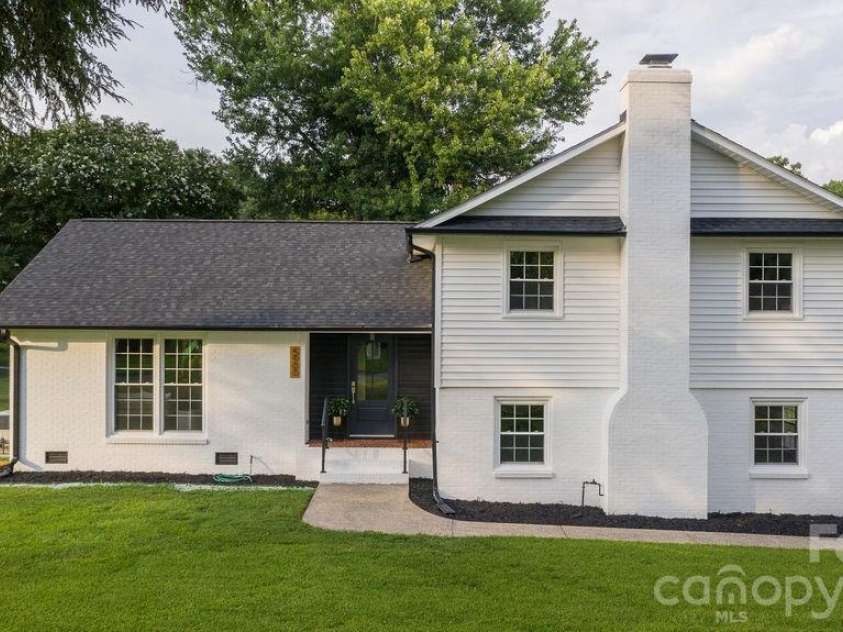 5900 Oakwielde Court, Mint Hill, NC 28227.  MLS# CAR4329157, YatesRealty ID 20315. 