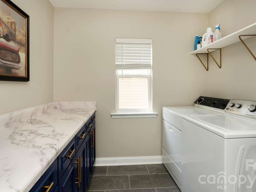 6934 Evanton Loch Road, Charlotte, NC 28278.  MLS# CAR4363094, YatesRealty ID 20316. 