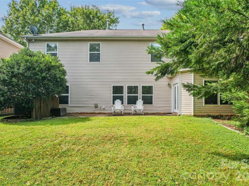6934 Evanton Loch Road, Charlotte, NC 28278.  MLS# CAR4423258, YatesRealty ID 20316. Awesome backyard..