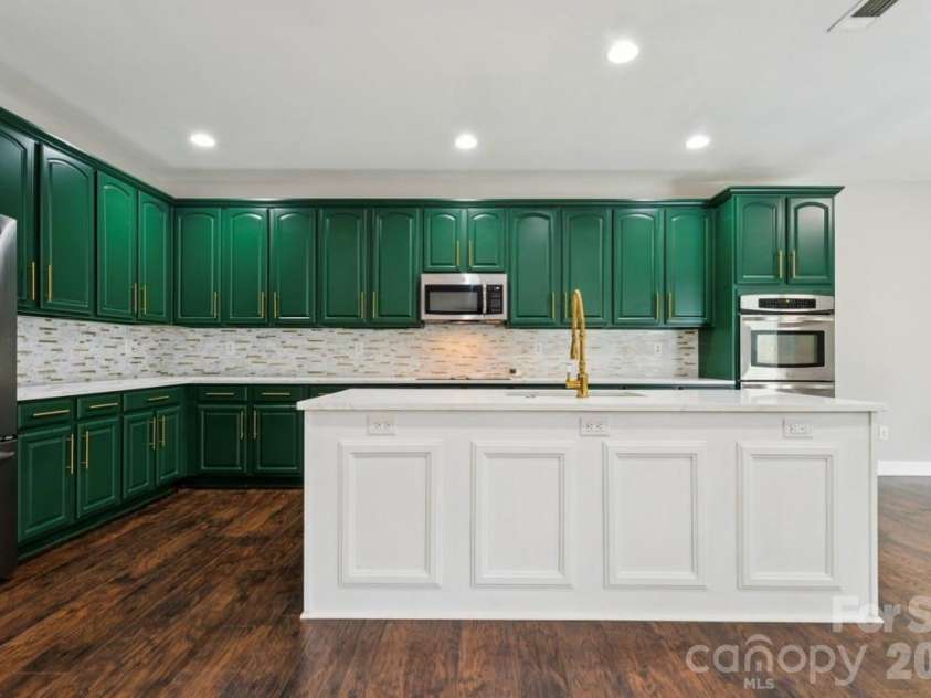 6934 Evanton Loch Road, Charlotte, NC 28278.  MLS# CAR4423258, YatesRealty ID 20316. Current color..
