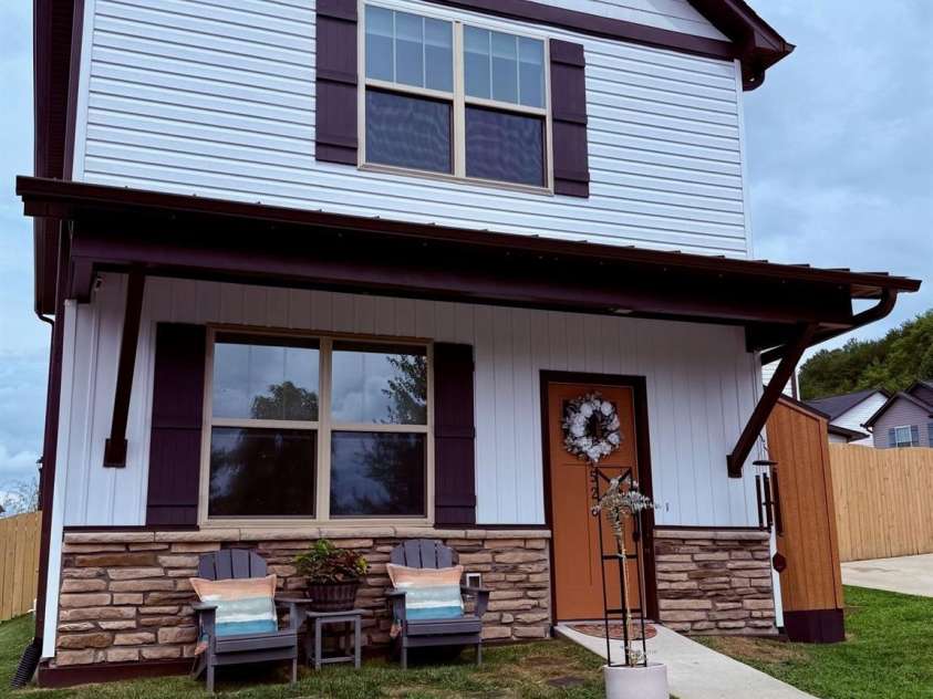 526 Cardwell Lane, Fletcher, NC 28732.  MLS# CAR4337428, YatesRealty ID 20317. 
