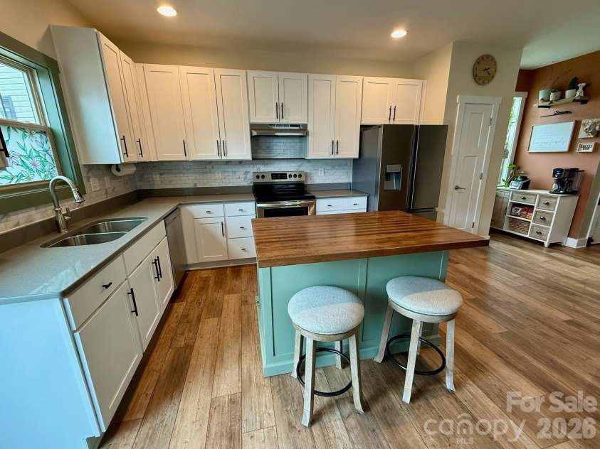 526 Cardwell Lane, Fletcher, NC 28732.  MLS# CAR4337428, YatesRealty ID 20317. 