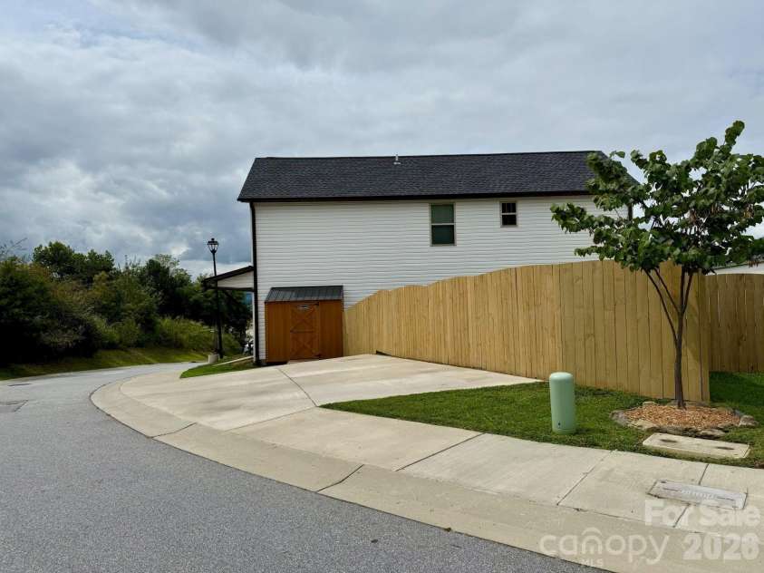 526 Cardwell Lane, Fletcher, NC 28732.  MLS# CAR4337428, YatesRealty ID 20317. 