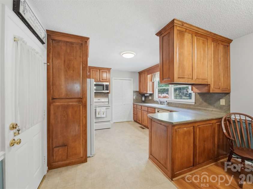 513 Bost Road, Morganton, NC 28655.  MLS# CAR4371426, YatesRealty ID 20318. 