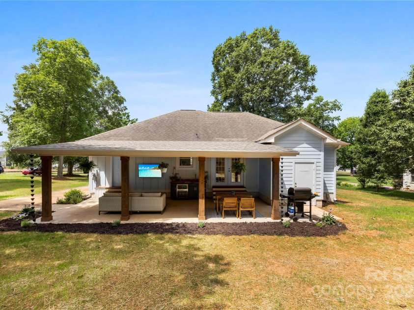 8438 Henry Harris Road, Fort Mill, SC 29707.  MLS# CAR4270633, YatesRealty ID 20318. 