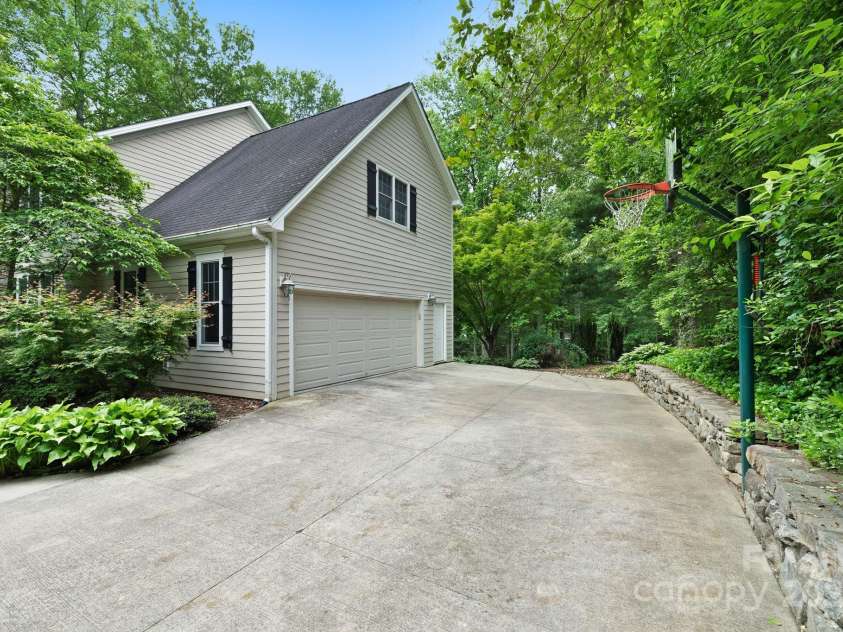 226 Duncan Estate Drive, Fletcher, NC 28732.  MLS# CAR4259177, YatesRealty ID 20319. 