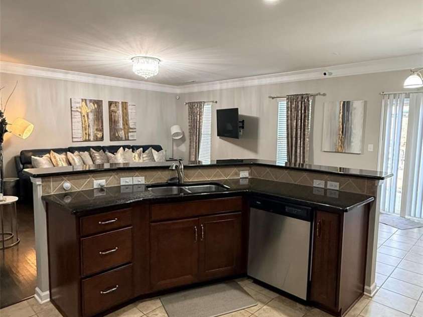 7910 Sweet Grove Court, Charlotte, NC 28269.  MLS# CAR4331516, YatesRealty ID 20319. Kitchen Open