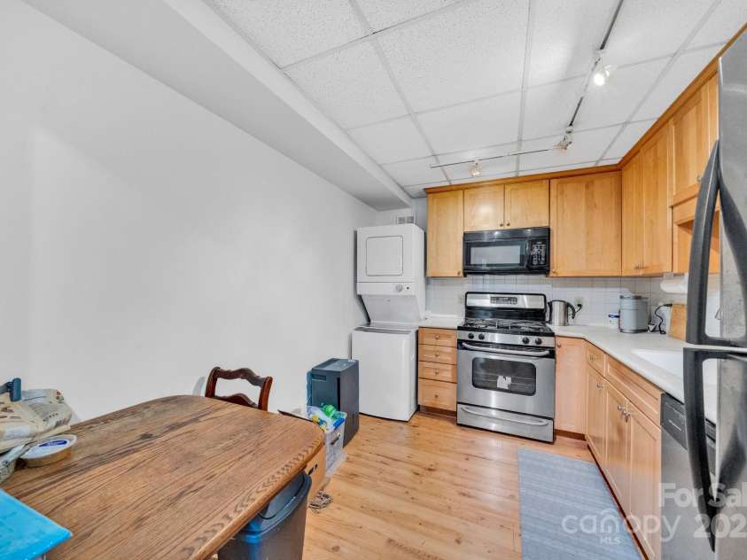 1412 Valmont Drive, Hendersonville, NC 28791.  MLS# CAR4258436, YatesRealty ID 2032. 