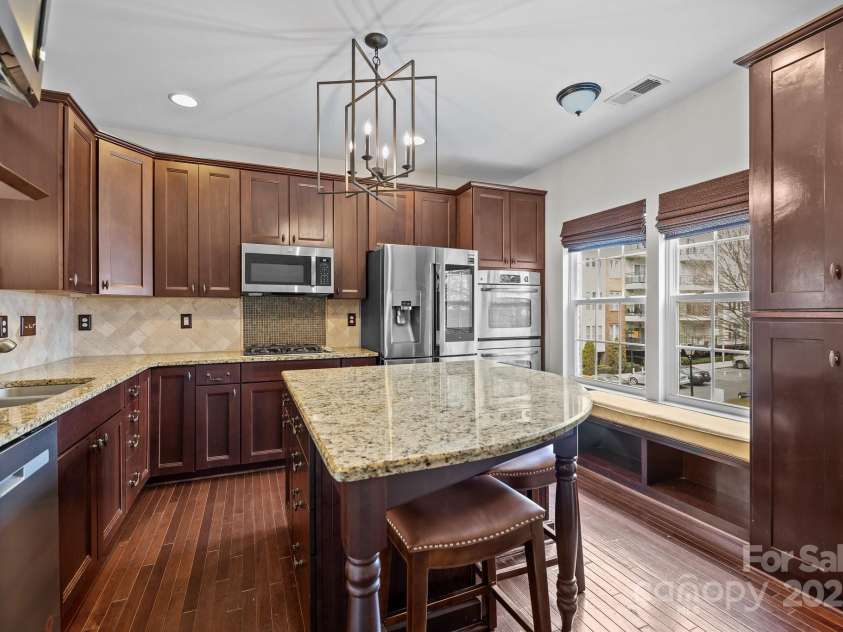 225 Lincoln Street, Charlotte, NC 28203.  MLS# CAR4232927, YatesRealty ID 2032. 