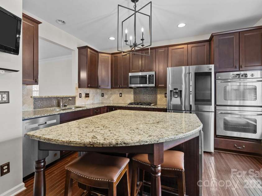 225 Lincoln Street, Charlotte, NC 28203.  MLS# CAR4232927, YatesRealty ID 2032. 
