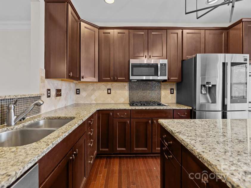 225 Lincoln Street, Charlotte, NC 28203.  MLS# CAR4232927, YatesRealty ID 2032. 