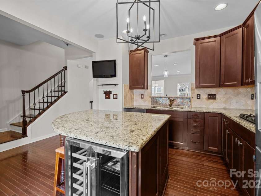 225 Lincoln Street, Charlotte, NC 28203.  MLS# CAR4232927, YatesRealty ID 2032. 