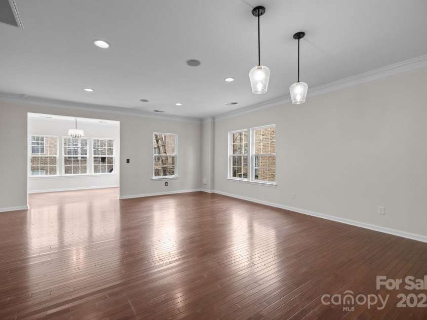 225 Lincoln Street, Charlotte, NC 28203.  MLS# CAR4232927, YatesRealty ID 2032. 