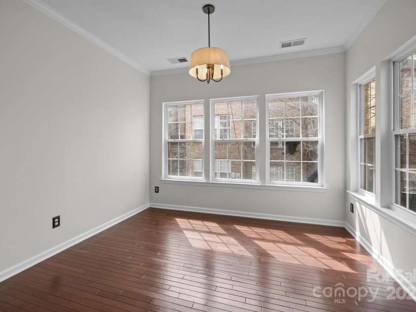 225 Lincoln Street, Charlotte, NC 28203.  MLS# CAR4232927, YatesRealty ID 2032. 