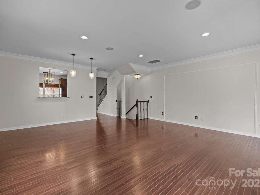 225 Lincoln Street, Charlotte, NC 28203.  MLS# CAR4232927, YatesRealty ID 2032. 