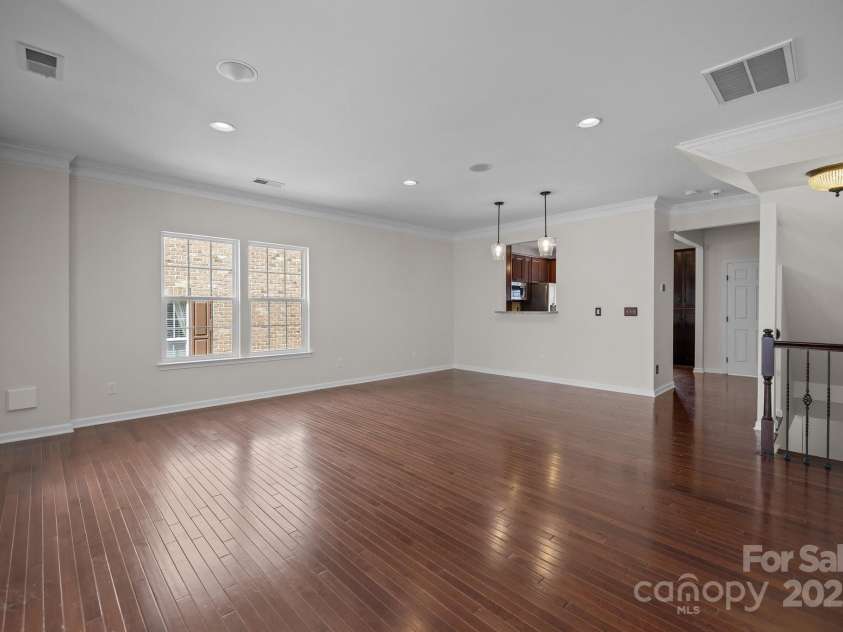 225 Lincoln Street, Charlotte, NC 28203.  MLS# CAR4232927, YatesRealty ID 2032. 