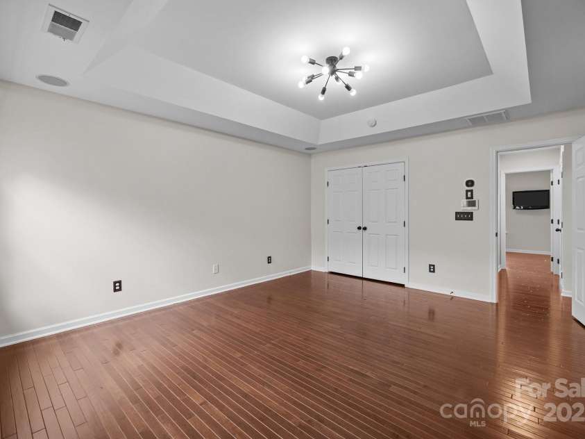 225 Lincoln Street, Charlotte, NC 28203.  MLS# CAR4232927, YatesRealty ID 2032. 