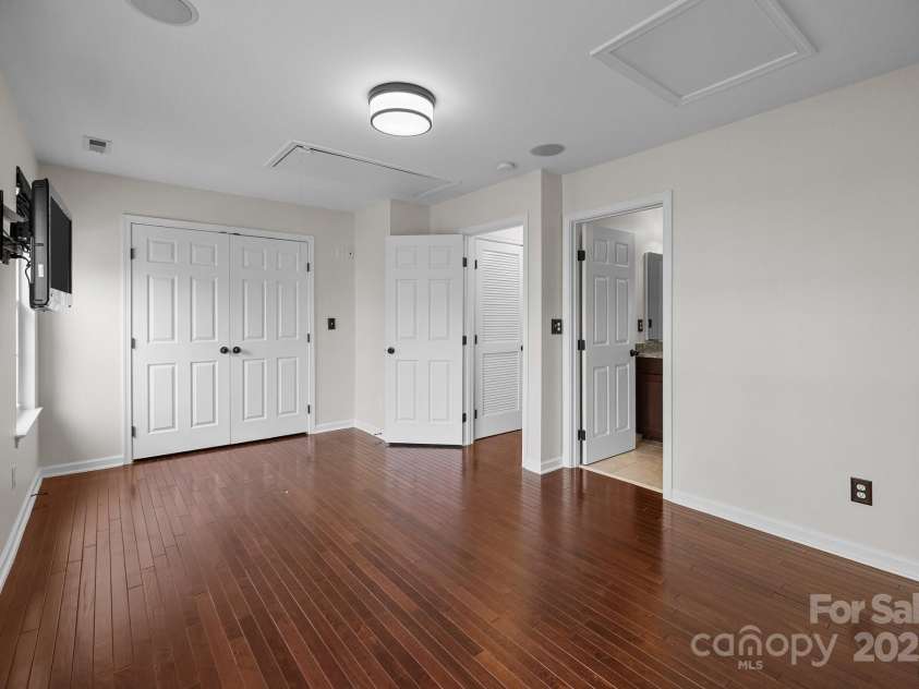 225 Lincoln Street, Charlotte, NC 28203.  MLS# CAR4232927, YatesRealty ID 2032. 
