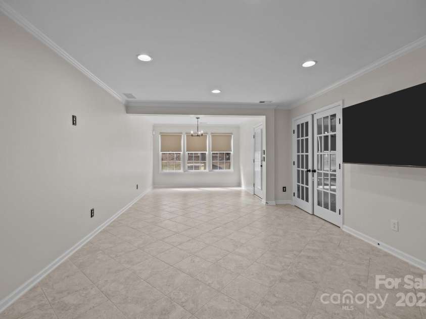 225 Lincoln Street, Charlotte, NC 28203.  MLS# CAR4232927, YatesRealty ID 2032. 