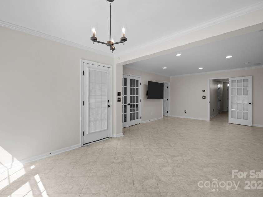 225 Lincoln Street, Charlotte, NC 28203.  MLS# CAR4232927, YatesRealty ID 2032. 