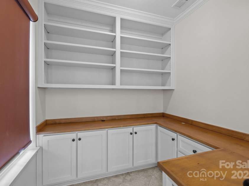 225 Lincoln Street, Charlotte, NC 28203.  MLS# CAR4232927, YatesRealty ID 2032. 