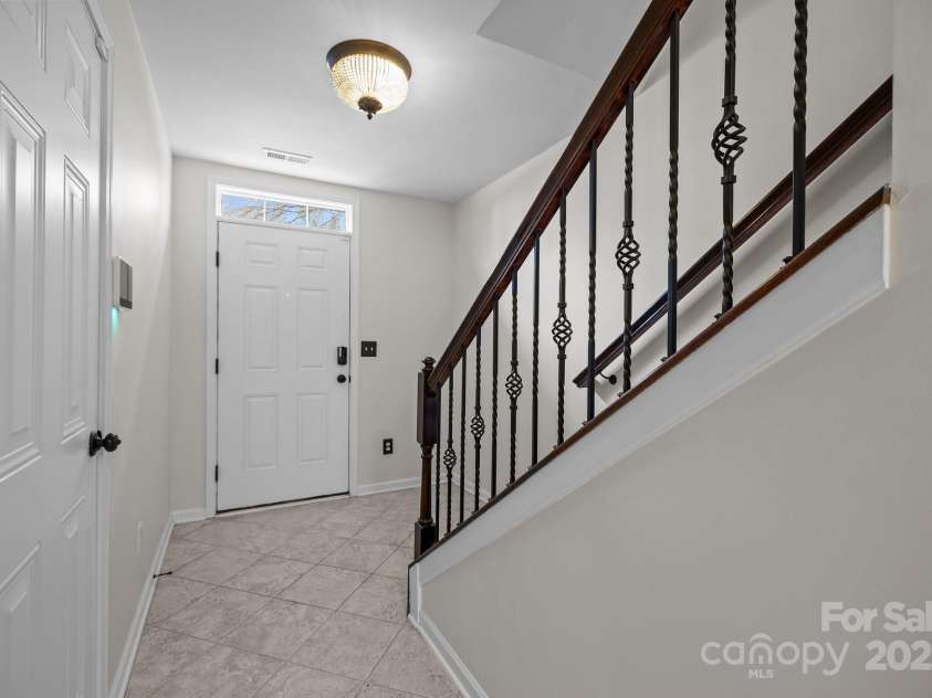 225 Lincoln Street, Charlotte, NC 28203.  MLS# CAR4232927, YatesRealty ID 2032. 