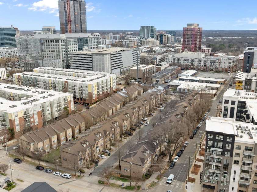 225 Lincoln Street, Charlotte, NC 28203.  MLS# CAR4232927, YatesRealty ID 2032. 
