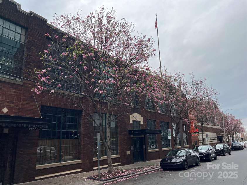 225 Lincoln Street, Charlotte, NC 28203.  MLS# CAR4232927, YatesRealty ID 2032. 