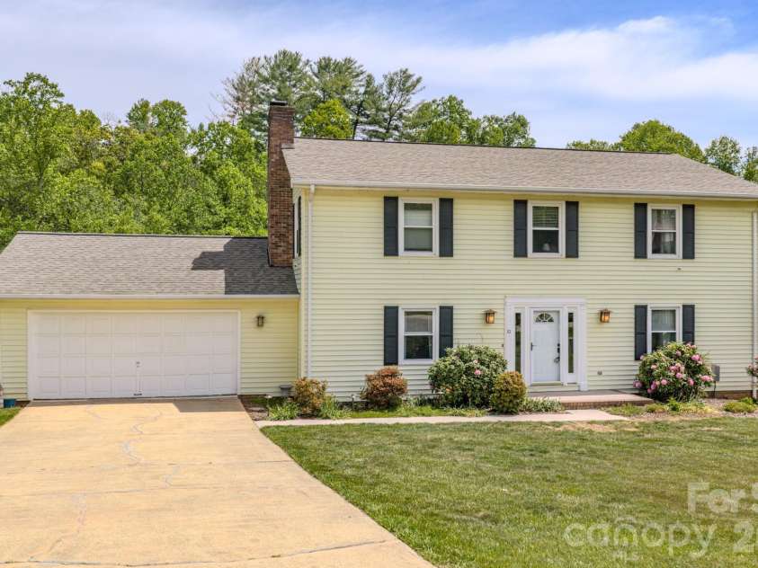 10 Arrow Place, Asheville, NC 28805.  MLS# CAR4374864, YatesRealty ID 20320. 