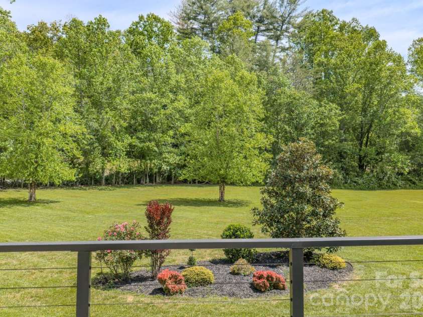 10 Arrow Place, Asheville, NC 28805.  MLS# CAR4374864, YatesRealty ID 20320. 