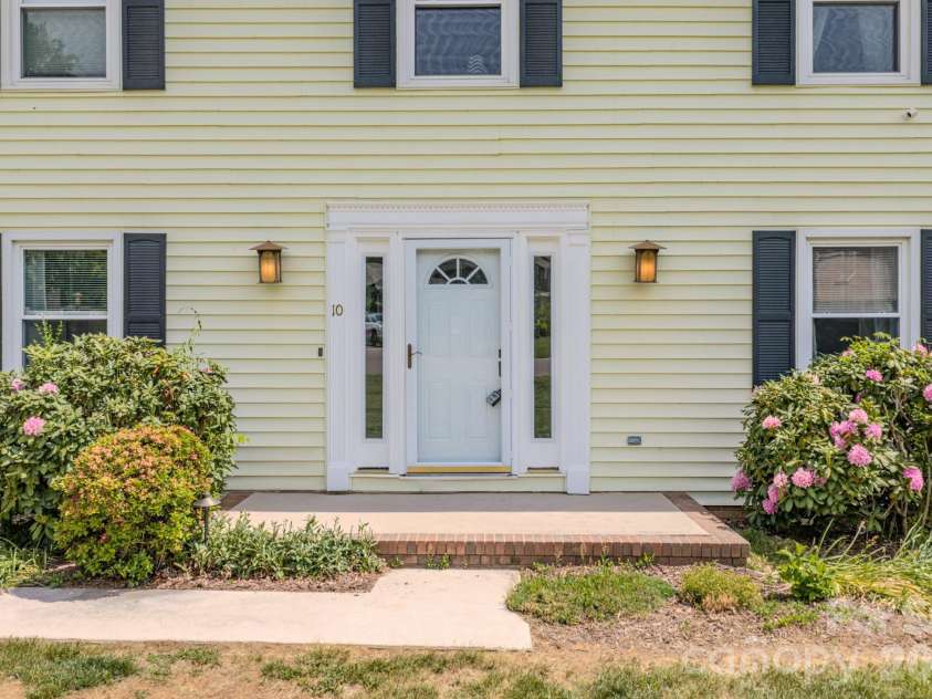 10 Arrow Place, Asheville, NC 28805.  MLS# CAR4374864, YatesRealty ID 20320. 