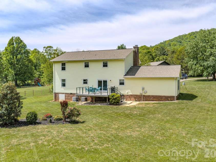 10 Arrow Place, Asheville, NC 28805.  MLS# CAR4374864, YatesRealty ID 20320. 