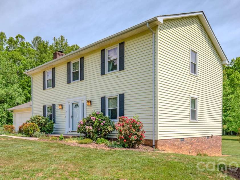 10 Arrow Place, Asheville, NC 28805.  MLS# CAR4374864, YatesRealty ID 20320. 